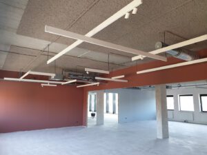 Binneninstallatie met LED-verlichting en aanwezigheidsdetectie