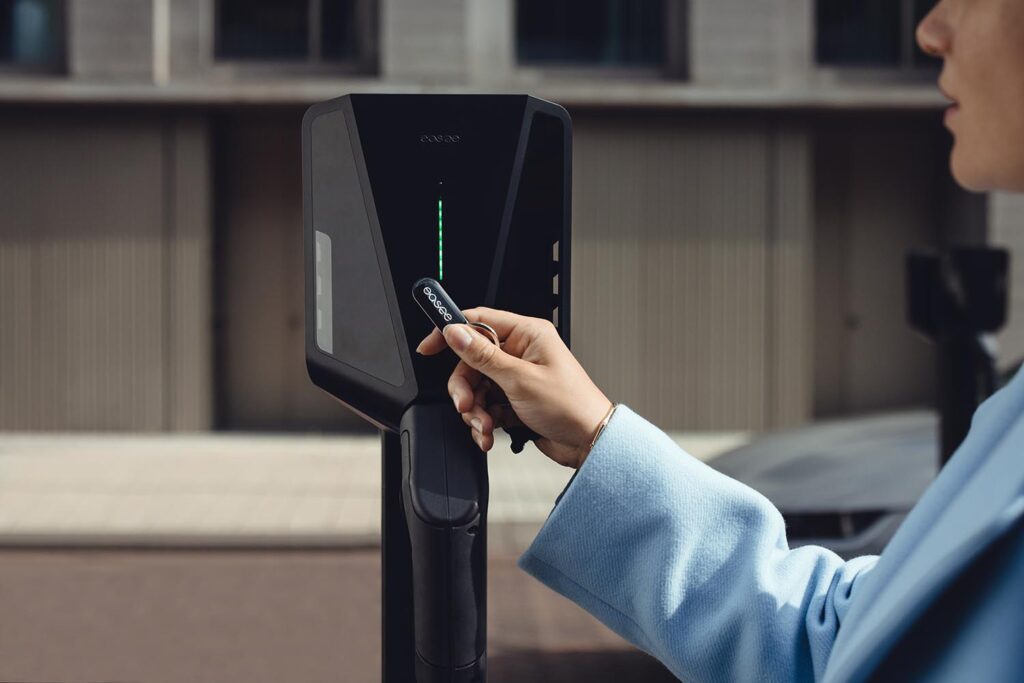 Laadpaal aan huis voor elektrische auto, aangesloten op eigen stroom